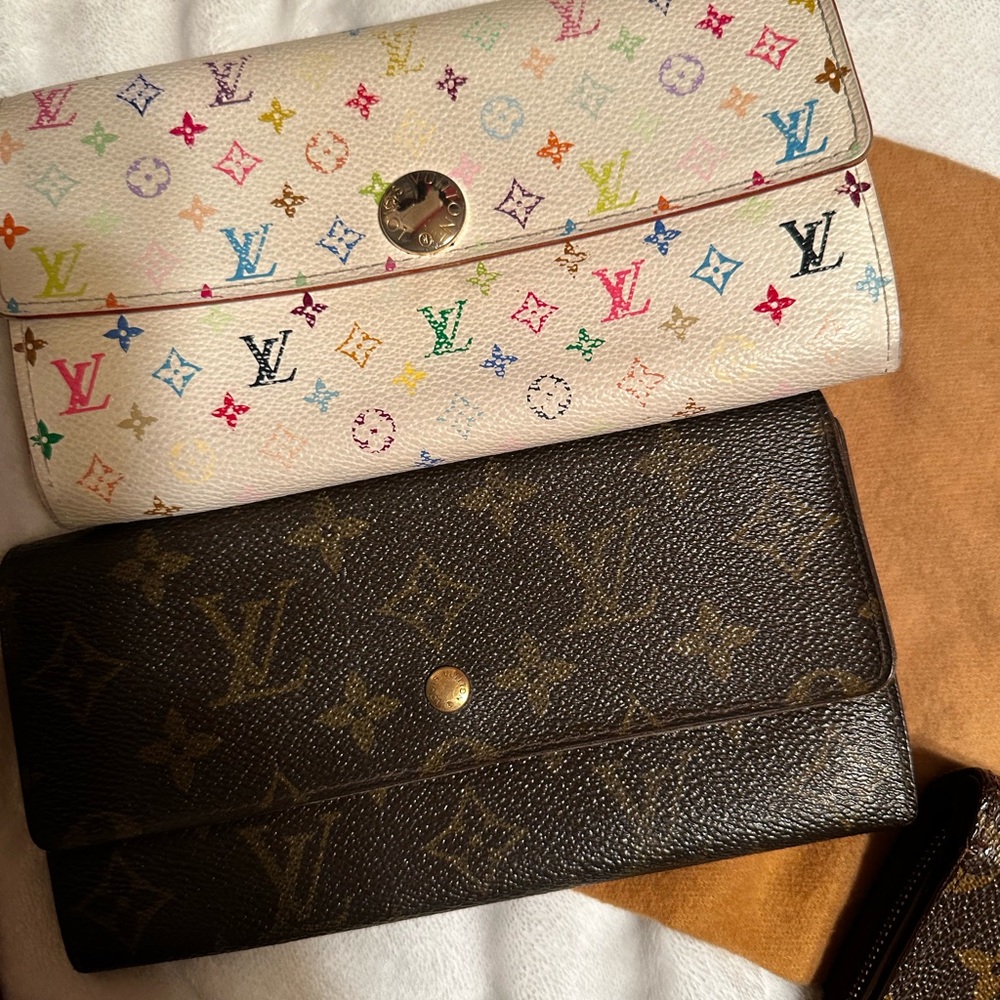 Lot Of 9 Designer Wallets Authentic - Picture 6 of 9